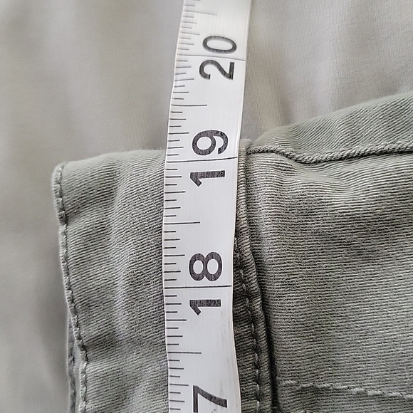 Gloria Vanderbilt All Around Slimmering Effect Skimmer Shorts - Picture 10 of 12